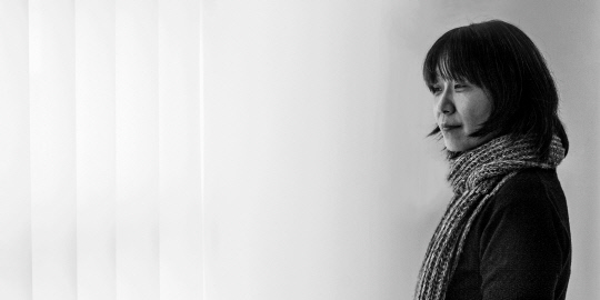 스웨덴 한림원은 10일(현지시간) 2024년 노벨 문학상 수상자로 우리나라 소설가 한강 작가를 선정했다고 밝혔다. 한국인이 노벨상을 받은 것은 지난 2000년 평화상을 탄 고(故) 김대중 전 대통령에 이어 두 번째다. [연합뉴스 자료사진]